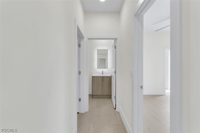 Building Photo - 1827 Embers Pkwy W