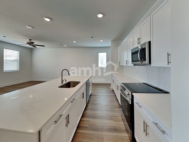 Building Photo - 9135 Fiesta Impatiens Ct