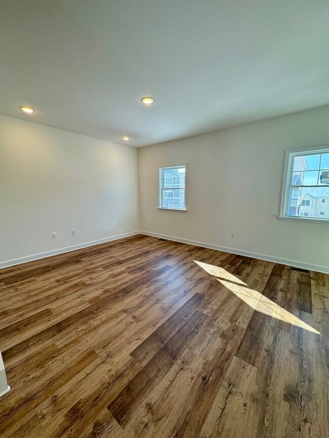 Building Photo - Like New Townhouse for Rent in Congers Creek