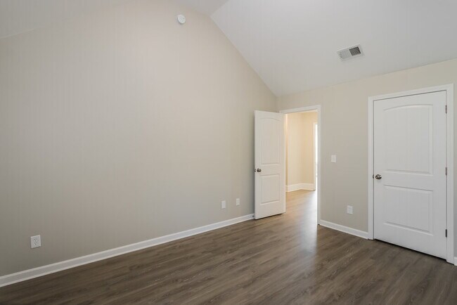 Building Photo - 3141 Oakmont Dr