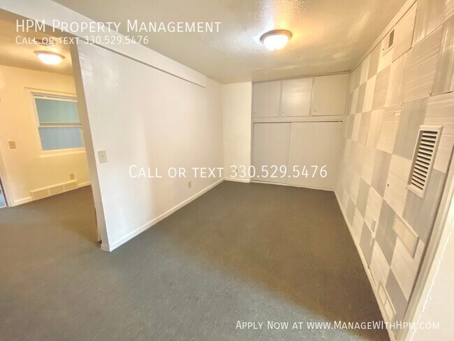 Building Photo - 1415 Yale Ave NW