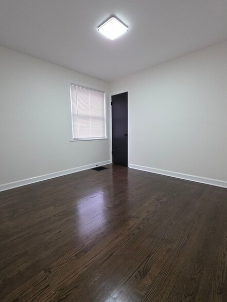 Bed #1 - 1st Flr - 5251 S Hamlin Ave