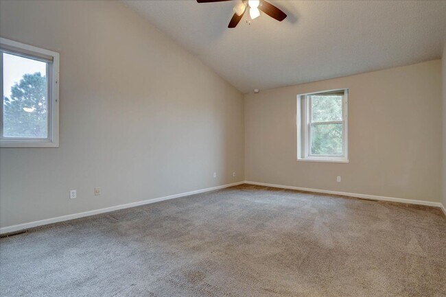 Building Photo - 10701 Hobbit Ln