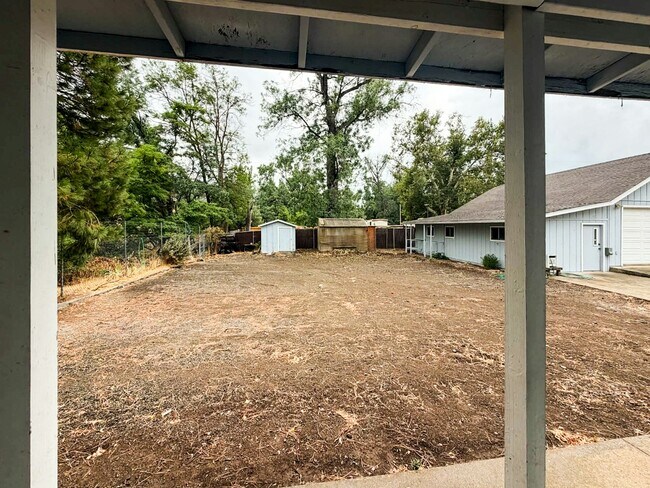 Building Photo - 400 Burgess St