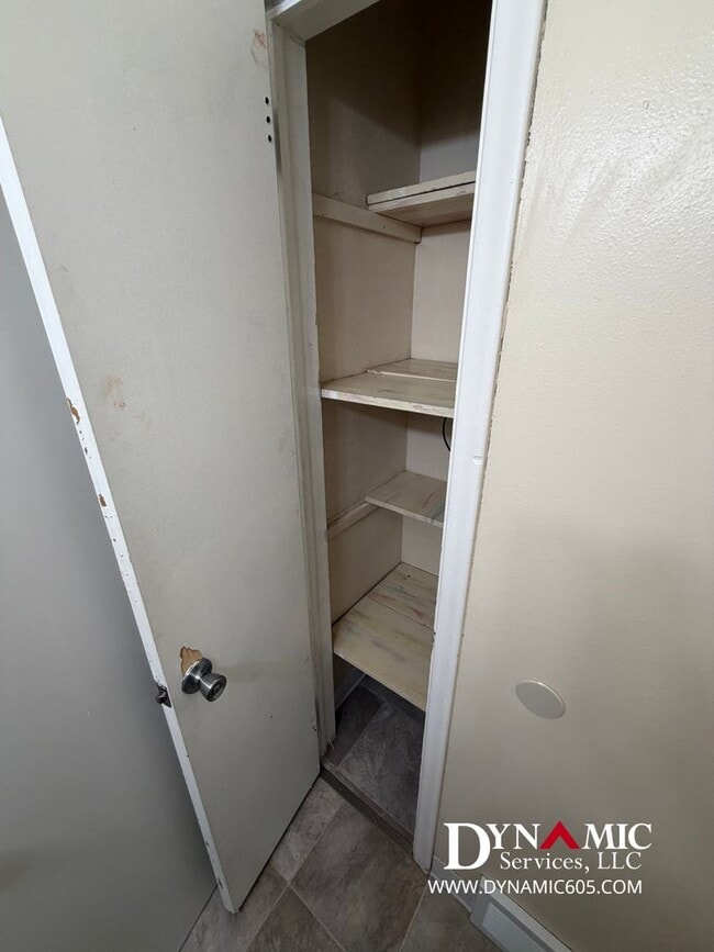 Building Photo - Updated 4+ Bedroom, 2 Bathroom House By Augustana University