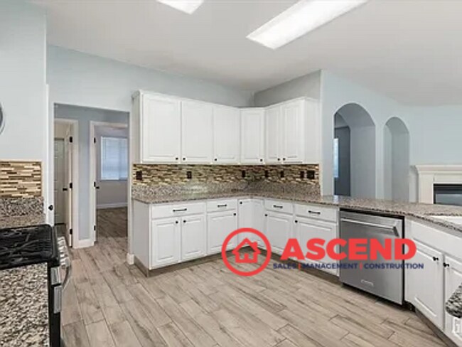 Building Photo - Stunning Home Home Off Jewetta Ave and Sno...