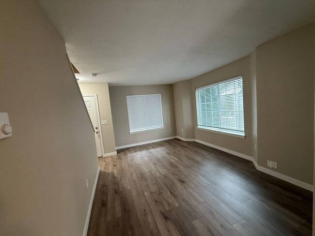 Building Photo - FREE RENT through FEBRUARY - SEE LISTING for DETAILS!  Newly Updated Two Bedroom Townhome Availab...