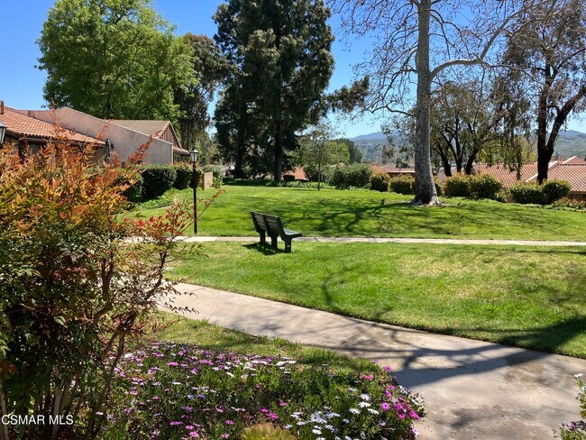 Building Photo - 2558 Northlake Cir