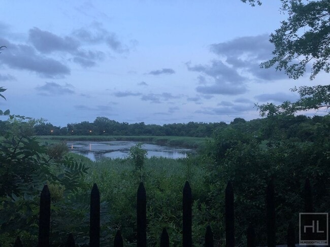 Building Photo - HIGHLAND BOULEVARD