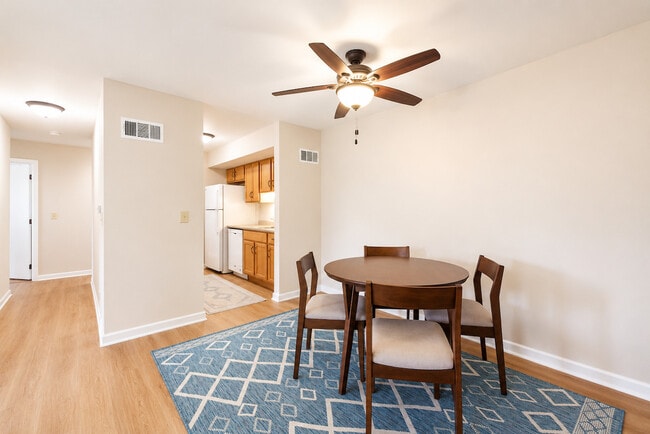 Building Photo - 530 Shorely Dr