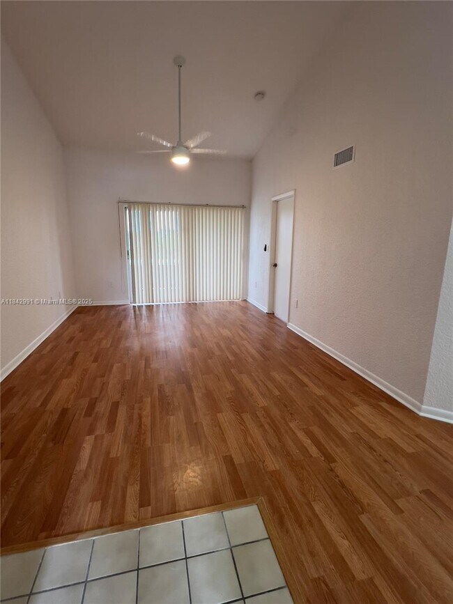 Primary Photo - 2861 N Oakland Forest Dr
