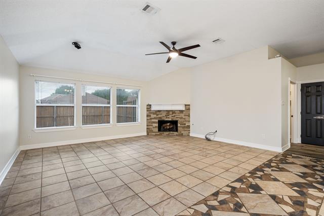 Building Photo - 3810 Columbus Dr