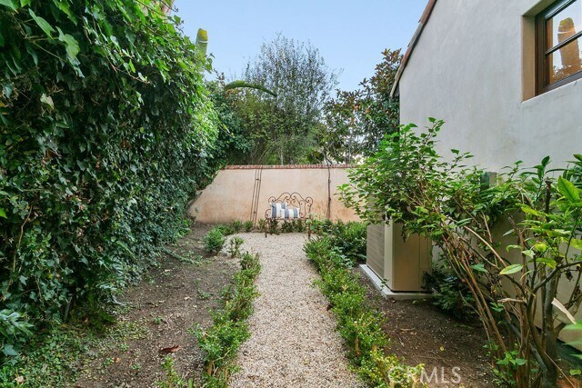 Building Photo - 136 Emerald Bay