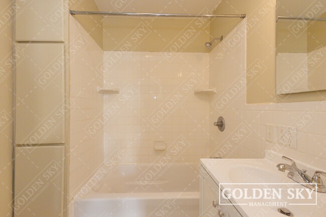 Building Photo - 240 S Main St