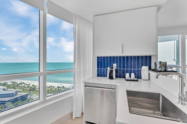 Building Photo - 4401 Collins Ave