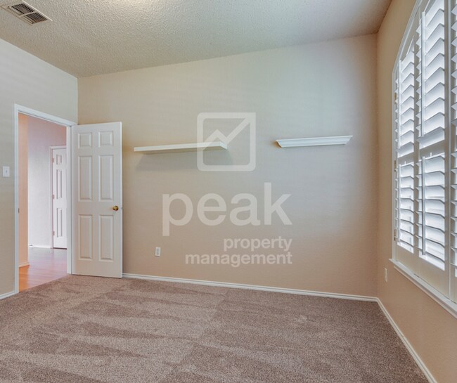 Building Photo - $2600! Beautiful 3 Bed, 2 Bath home in desirable PLANO!