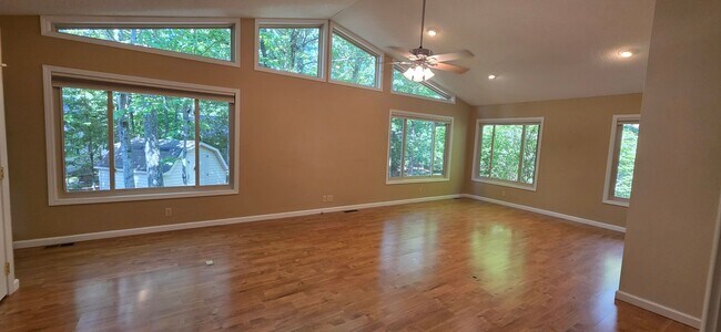 Building Photo - 130 Berkshire Loop