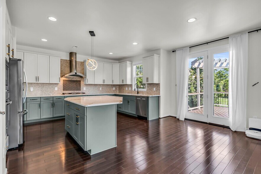 Building Photo - 42522 Stratford Landing Dr