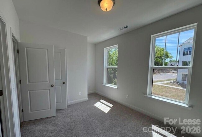 Building Photo - 5009 Layman Dr