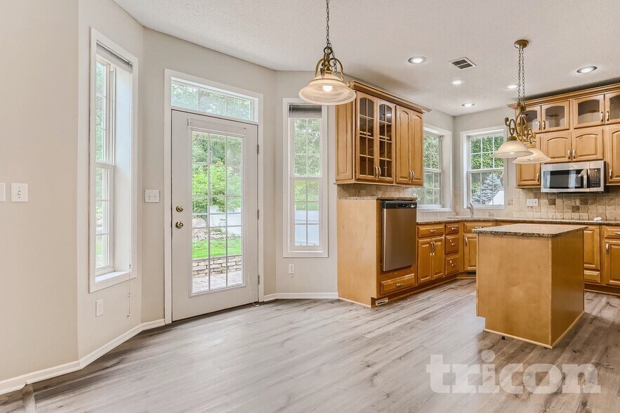 Building Photo - 15012 Viewcrest Ln