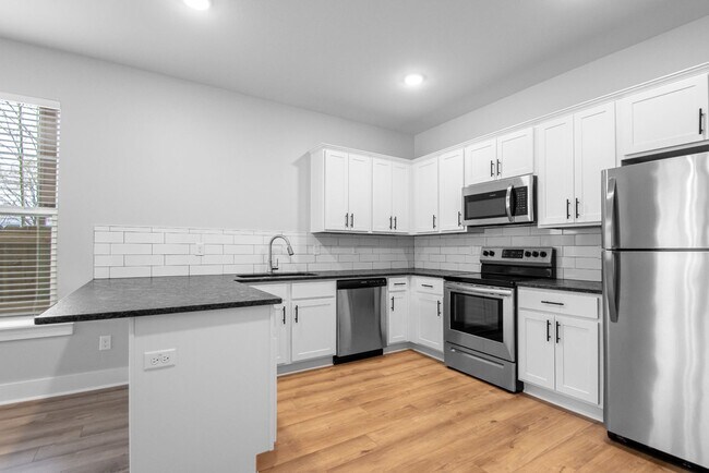 Building Photo - 809 S Maple St