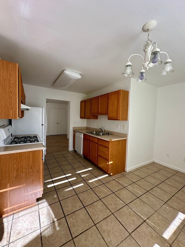 Building Photo - 3 Bedroom 2 Bath Condo in New Castle