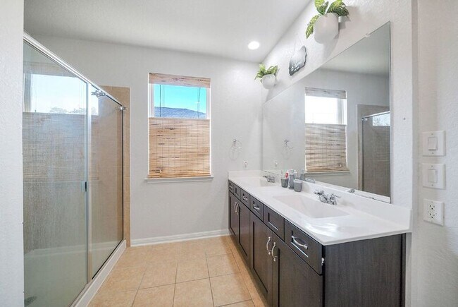 Building Photo - 12927 Maridell Park