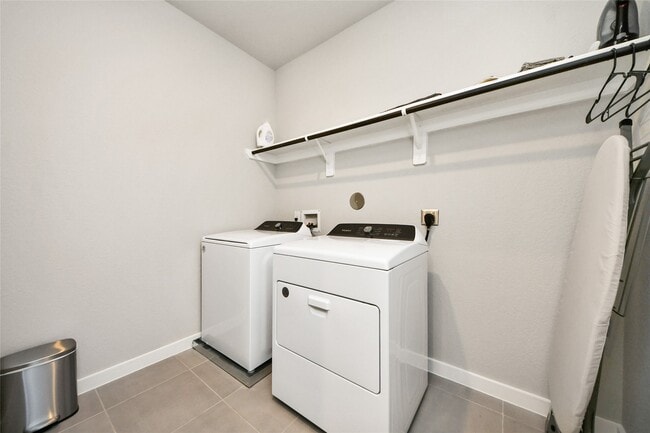 Building Photo - 14810 Slow River Ave