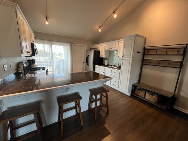 Building Photo - 316 E Stewart St