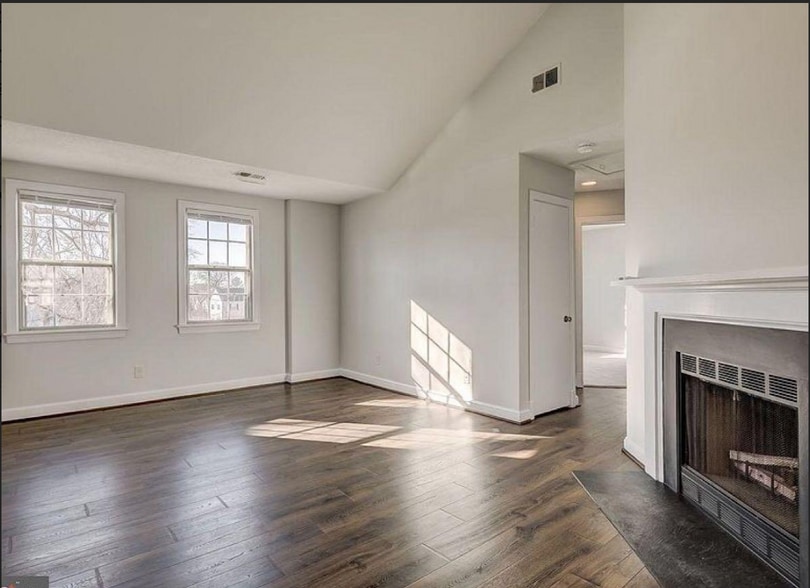 Building Photo - 2701 Arlington Blvd