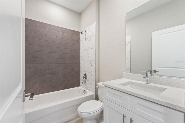 Building Photo - 205 Hyacinth Ct