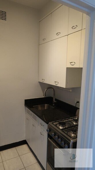 Building Photo - 534 W Stratford Pl
