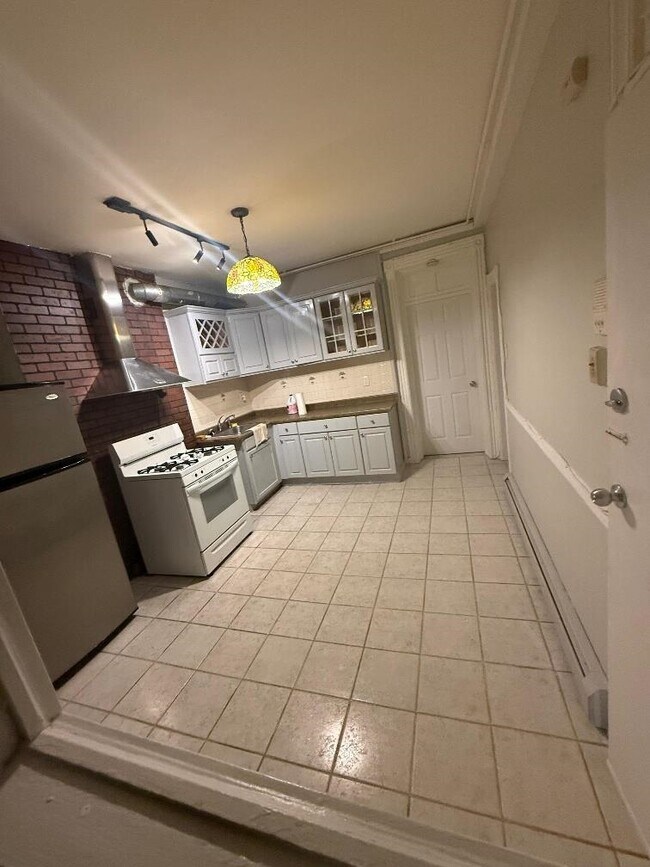 Building Photo - 41 Harmon St