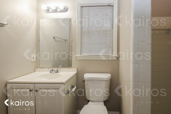 Building Photo - 340 Carterhill Dr