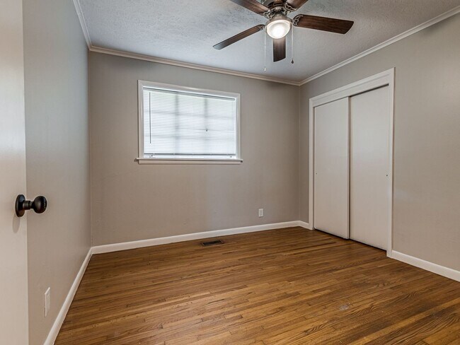 Building Photo - Move in special / First months rent is $800