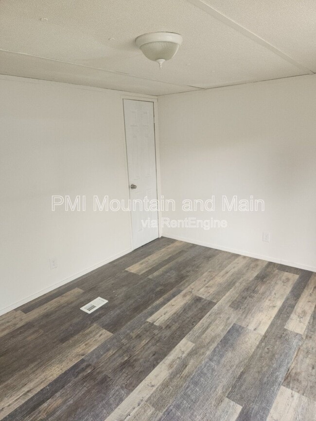 Building Photo - 26 Misty Mountain Way