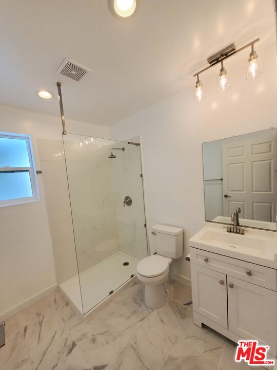 Building Photo - 1120 W 87th St