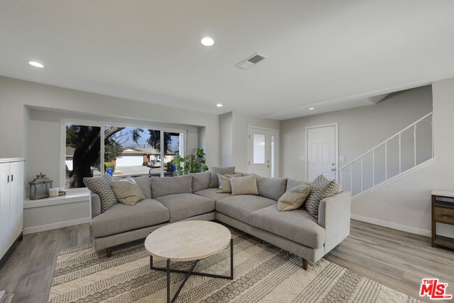 Building Photo - 19358 Alcona St