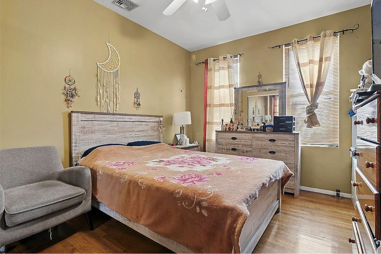 Building Photo - 1761 E 16th St