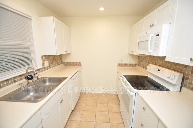 Building Photo - 100 Carmichael Ct