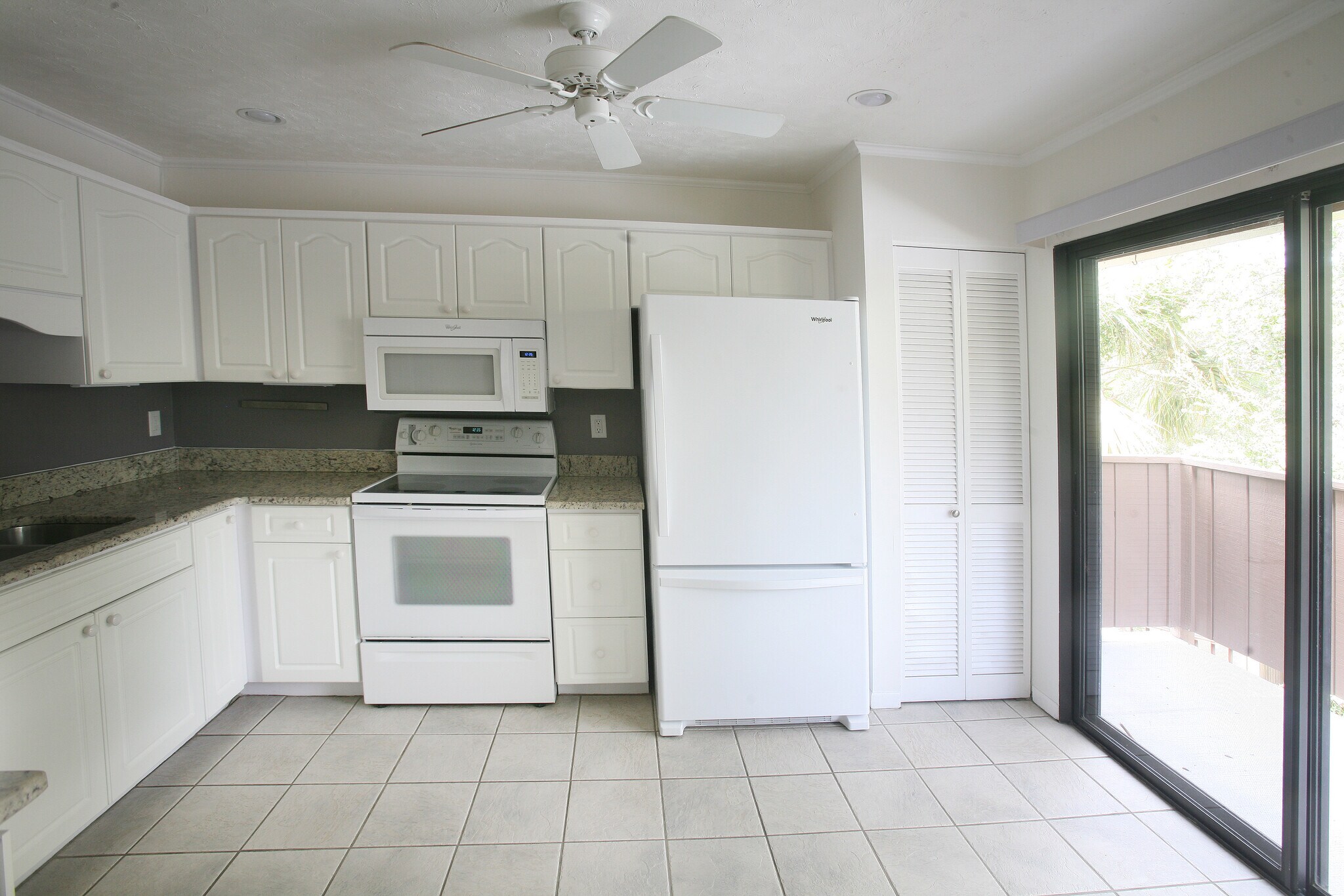 kitchen - 1636 Brookhouse Dr