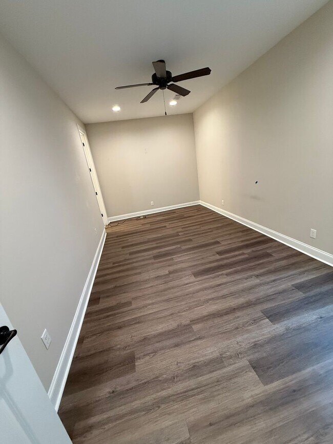 Building Photo - Park West