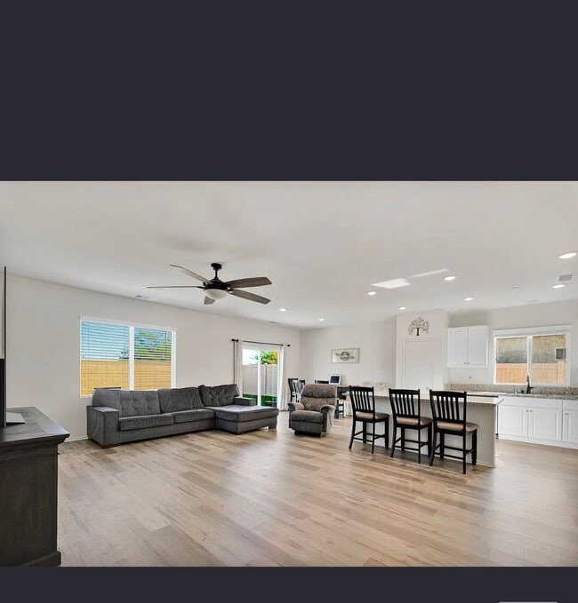 Building Photo - 11958 Gaines Ct