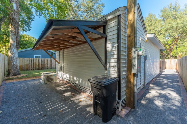 Building Photo - Peaceful Retreat! Just minutes from Niceville!