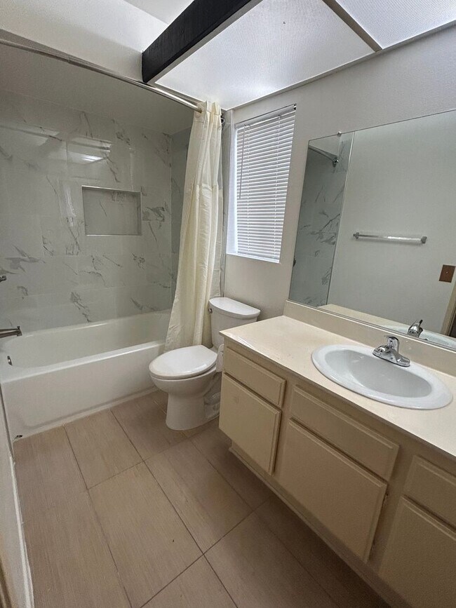 Building Photo - Rare opportunity to lease a 4-bedroom home featuring oversized bedrooms, scenic hilltop city view...