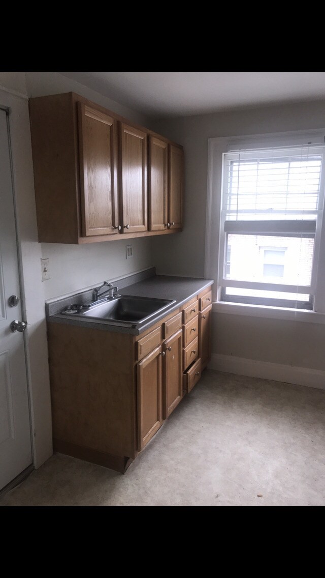 Building Photo - 773 Savin Ave