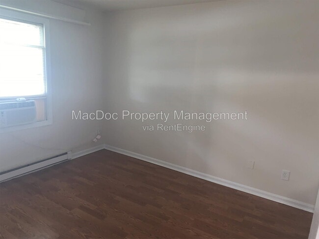 Building Photo - 401 Polk Dr
