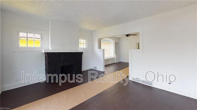 Building Photo - 12633 Edmonton Ave