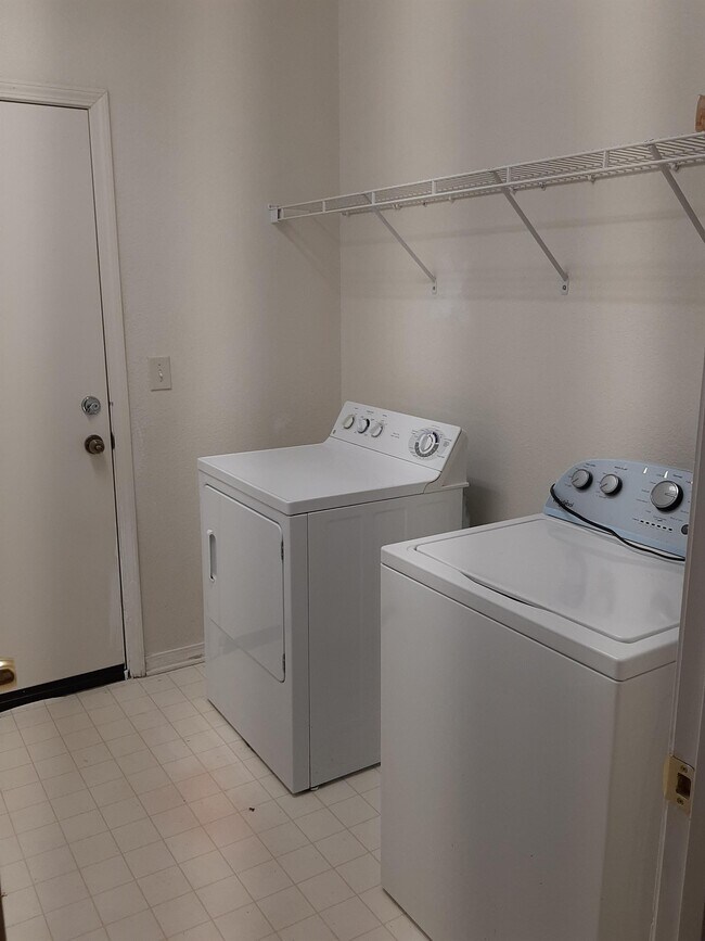 Building Photo - 1060 Indiangrass Dr