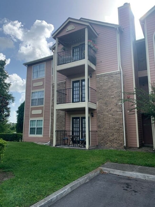 Primary Photo - 2550 N Alafaya Trail
